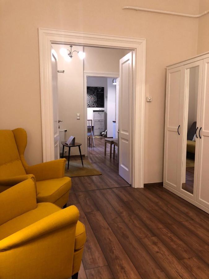 Modern Comfort In Historical Будапеща Екстериор снимка