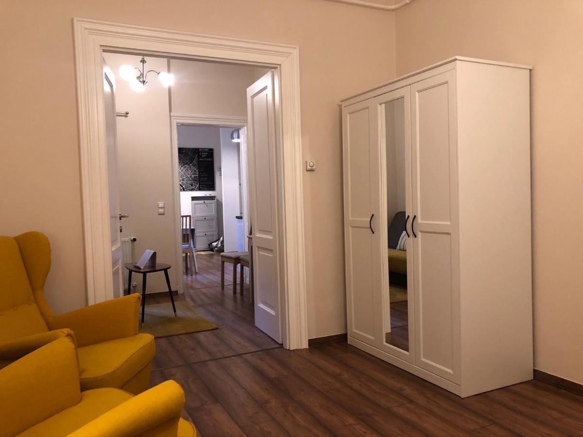 Modern Comfort In Historical Будапеща Екстериор снимка