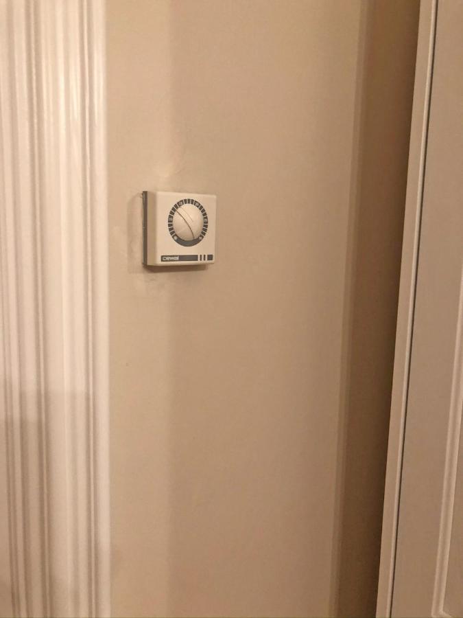 Modern Comfort In Historical Будапеща Екстериор снимка