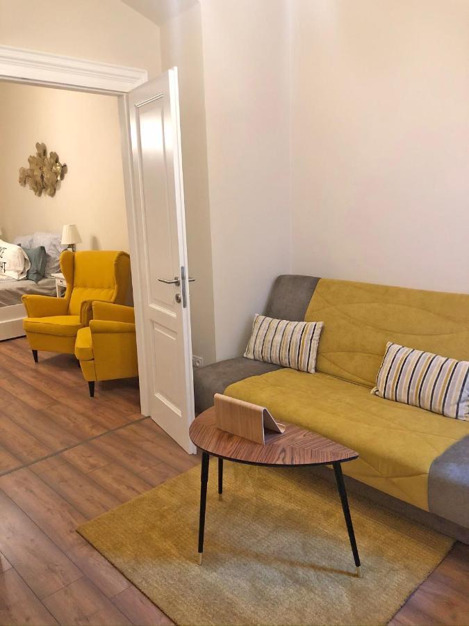 Modern Comfort In Historical Будапеща Екстериор снимка