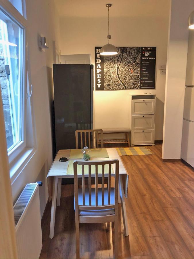 Modern Comfort In Historical Будапеща Екстериор снимка