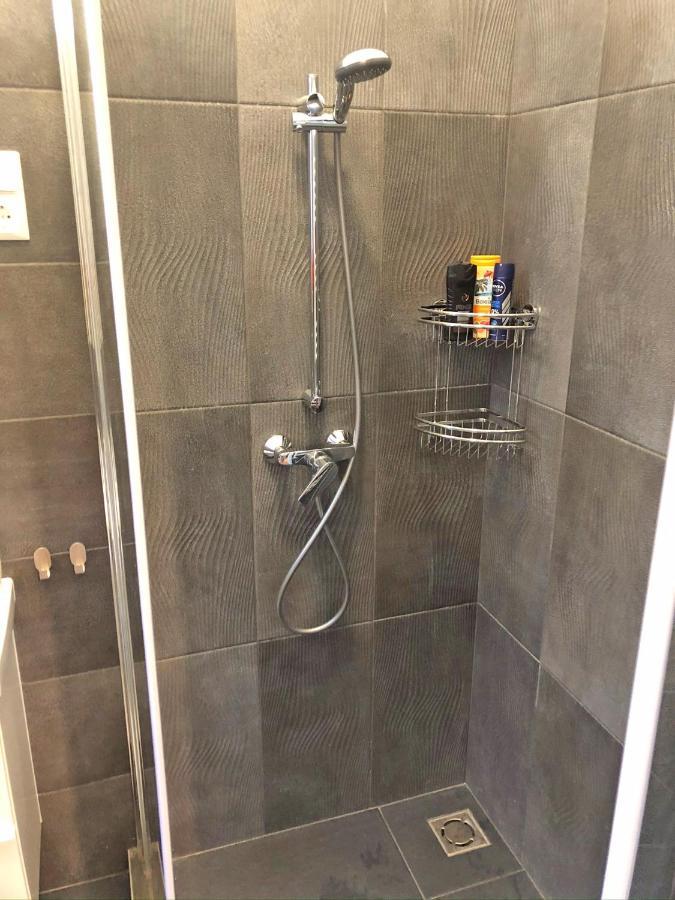 Modern Comfort In Historical Будапеща Екстериор снимка
